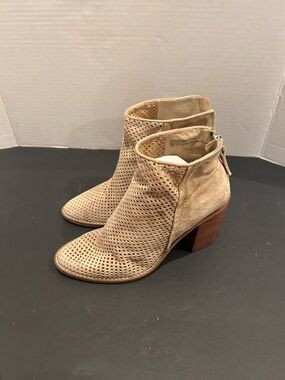Steve Madden Tan Perforated Suede Ankle Boot  Beige size 6.5